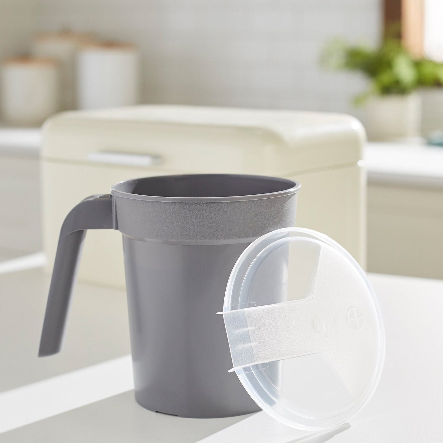 PITCHER, BEDSIDE W/LID GRAPHITE 32OZ (100/CS)