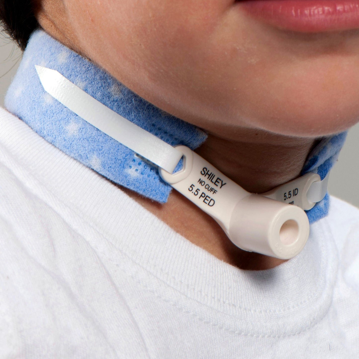 TRACH TU HOLDER, PED 1" WD (10/BX)